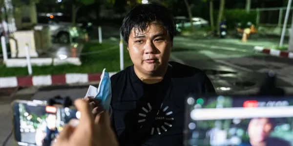 ‘แอมป์ ณวรรษ’ ได้ประกัน วางเงิน 2 แสน หลังโดนสั่งขังเพราะไปศาลสาย แม้รุ่งขึ้นจะมอบตัวตามหมายจับ 
