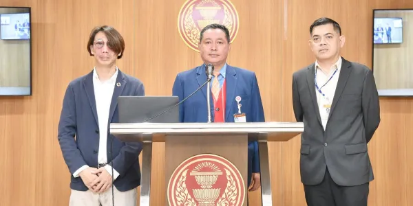 สส.มานพ 'ก้าวไกล' แถลงแนวทางการช่วยแก้ไขกรณีเด็กที่อพยพโยกย้ายถิ่นฐานจากความไม่สงบในเมียนมา หลังรัฐประหารปี'64 โดยทาง สมช. และ สตช.รับไม่มีการกักขังเด็ก คำนึงถึงสิทธิมนุษยชน ด้าน ศธ.รับเด็กไม่มีเอกสารเข้าเรียน 