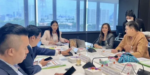 'พนิดา' พรรคก้าวไกล ในฐานะสมาชิกอนุกรรมาธิการกิจการศาล แถลงต่อสื่อ รู้สึกผิดหวัง หน่วยงานรัฐ โดยเฉพาะกระทรวงพลังงานไม่เข้าร่วมประชุมหาทางออกร่วมกัน ประเด็น ปตท.สผ.ถูกกล่าวหาลงทุนในกิจการน้ำมันและก๊าซของรัฐบาลทหารพม่า หนุนความรุนแรงและการละเมิดสิทธิมนุษยชนพม่า พร้อมต้องการคำชี้แจงเหตุผลที่เข้าร่วมประชุมไม่ได้