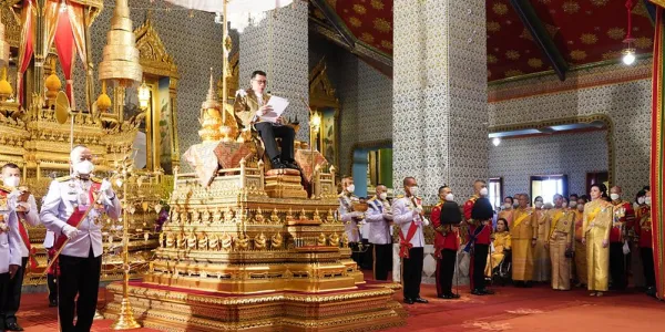 พระเจ้าอยู่หัว-พระราชินี เสด็จออกมหาสมาคม พระราชพิธีมหามงคลเฉลิมพระชนมพรรษา 6 รอบ