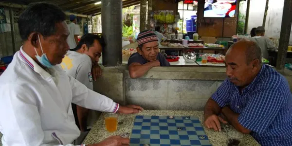 วัฒนธรรมร้านน้ำชาดั้งเดิมชายแดนใต้ ท่ามกลางกระแสคาเฟ่นิยม