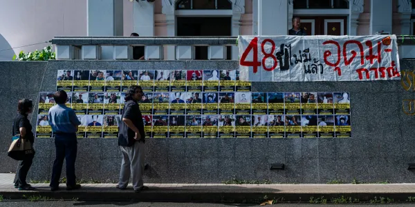 ประมวลภาพบรรยากาศพิธีรำลึกครบรอบ 48 ปี 6 ตุลาคม 2519 นักการเมืองและญาติวีรชนร่วมทำบุญและวางดอกไม้รำลึกวีรชน ด้านอธิการบดี มธ. หวังเหตุการณ์นี้ตระหนักถึงสิทธิเสรีภาพและฝากถึงคนหนุ่มสาวสร้างระบอบประชาธิปไตยต่อไป