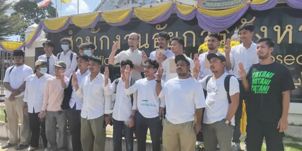ภาคประชาชน-นักศึกษา-นักกิจกรรม 33 องค์กรเรียกร้องเจ้าหน้าที่ยุติดำเนินคดี 5 นักกิจกรรมชายแดนใต้ ปมจัดเสวนา-ทำประชามติจำลองกำหนดอนาคตตนเอง ชี้เป็นการลิดรอนเสรีภาพ ด้านอัยการนัดส่งฟ้อง 13 พ.ย. 2567