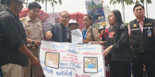 'ผ่านมา 2 รัฐบาล 5 ปี แต่เรื่องไม่คืบ' อดีตลูกจ้าง 3 บริษัทสิ่งทอ เดินขบวนมาเคาะประตูทำเนียบ เรียกร้องให้คณะรัฐมนตรี 'แพทองธาร' และภาคส่วนที่เกี่ยวข้อง เปิดโต๊ะหารือ แก้ปัญหาอดีตลูกจ้างถูกค้างค่าชดเชย-ค่าจ้าง สูงถึง 279 ล้าน 