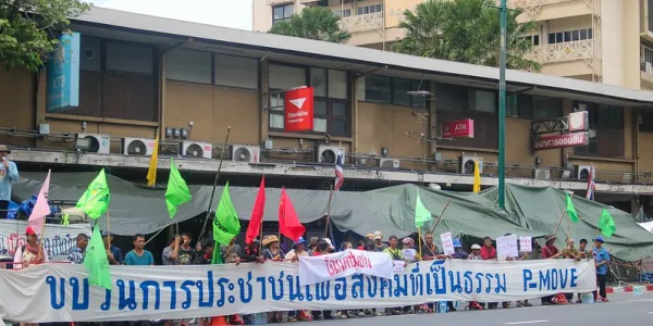 พีมูฟชุมนุม 7 วัน ไร้เงารัฐบาล ประกาศตามหา 'แพทองธาร-ชูศักดิ์' 