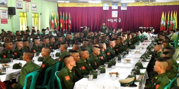สภากองทัพพม่าจับกุมผู้อพยพราว 200 รายที่เมืองมะริด ภาคตะนาวศรี ที่พยายามข้ามแดนมายังไทยเมื่อวันที่ 15 ต.ค.ที่ผ่านมา มี 140 รายอายุ 20 ต้นๆ ถูกบังคับเกณฑ์ทหาร
