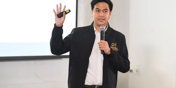 'พริษฐ์' เผยผลหารือประธานศาลรัฐธรรมนูญ ชัดเจนทำประชามติ 2 ครั้ง จ่อคุยประธานรัฐสภาภายใน 27 พ.ย. 67 ไม่ขอคอมเมนต์ปม 'ชูศักดิ์' เสนอตีความกฎหมายประชามติเป็นร่างการเงิน เพราะไม่ทราบรายละเอียด