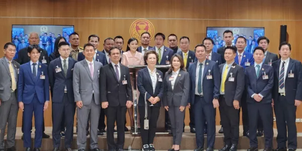 'ธรรมนัส' นำ 19 สส. เปิดตัวเข้าสังกัดพรรคกล้าธรรม