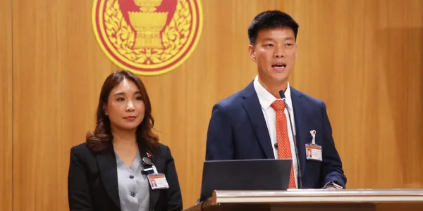ปชน.คอมเมนต์คู่ขนานแถลงผลงานรัฐบาล 90 วันยังไม่ผ่านเกณฑ์-ยังคิดไม่จบ แตะทุนผูกขาดน้อยไป หลายนโยบายยังขาดรายละเอียด ฝากให้ความสำคัญตอบกระทู้สภามากกว่านี้ อย่าดองร่างกฎหมาย