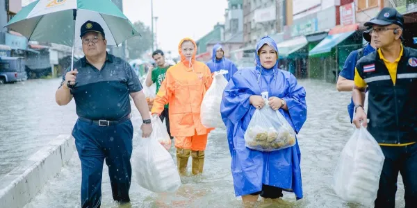 #น้ำท่วมภาคใต้ ต้องการ ‘เรือยนต์’ ช่วยคนที่ติดค้างในบ้าน อาหาร-ถุงยังชีพยังขาดแคลน