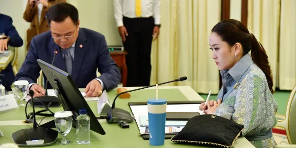 นายกฯ วิดีโอคอลผู้ว่า 12 จว.ภาคใต้ ติดตามน้ำท่วม-เงินเยียวยา