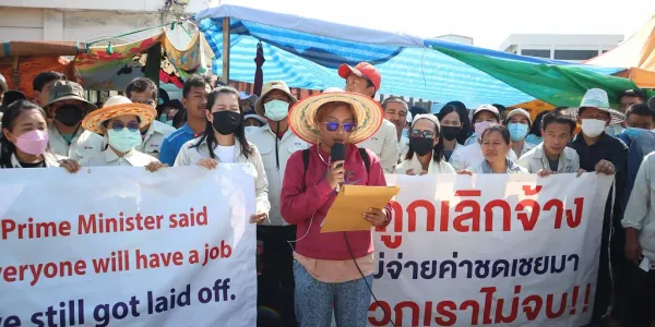 อดีตคนงาน 'ยานภัณฑ์' ที่ถูกลอยแพเลิกจ้างตั้งแต่ปลายปี 2567 ได้ออกมาอ่านแถลงการณ์หน้าโรงงาน แสดงความ 'ผิดหวัง' หลังกระทรวงแรงงานยังไม่ดันมติเบิกงบกลางช่วยแรงงานจำนวน 859 คน เข้าที่ประชุม ครม. 