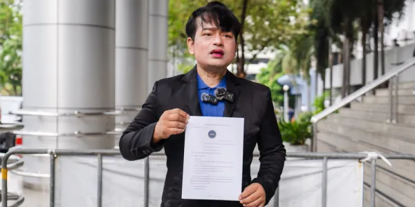'ทรงชัย' ประธานกลุ่มอนุรักษนิยม ปภส. ร้องทุกข์กล่าวโทษมาตรา 112 ต่อ ‘ณวัฒน์’ ผู้ถือลิขสิทธิ์จัดประกวด ‘Miss Universe’ กรณีที่เผยแพร่คลิปปรากฏภาพท่าน ‘วัชรเรศร’ ซึ่งมีคนเข้ามาคอมเมนต์ โดยกลุ่มดังกล่าวเคยร้องทุกข์กล่าวโทษประชาชนรวมแล้ว 15 คดี รวมถึงบุคคลสาธารณะอย่างสุชาติ สวัสดิ์ศรี, กามิน อินฟลูฯเกาหลี, นักร้องแร็ป, อมรัตน์ อดีต สส.ก้าวไกล