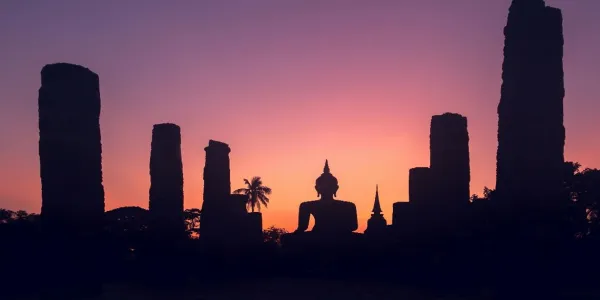 ฉันไม่ได้ใจร้าย เธอเองที่คุณสมบัติไม่พอ: การโยนความผิดให้เหยื่อตามวิถีเถรวาท