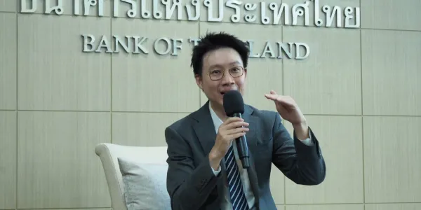 ธปท.ออกบทวิเคราะห์ผลกระทบเศรษฐกิจไทยจากมาตรการสหรัฐฯ ขึ้นภาษีนำเข้า 37% โดยเฉพาะตลาดเงินที่ผันผวน และภาคการส่งออกที่กระทบหนัก ส่วนสินค้าที่กระทบหนัก เช่น เหล็ก ชิ้นส่วนยานยนต์ เคมีภัณฑ์ เป็นต้น พร้อมข้อเสนอระยะสั้น-ยาว นอกจากการเจรจาลดภาษีกับ 'ทรัมป์'