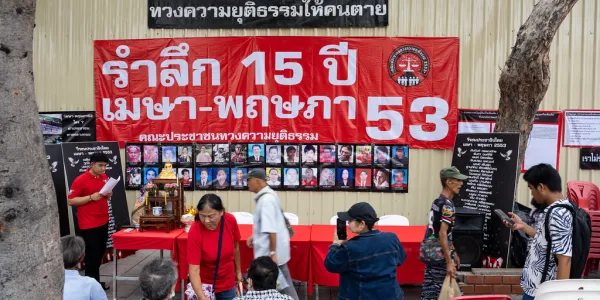'15 ปี ที่ยังไม่ได้รับความยุติธรรม' คปช.53 จัดงานรำลึกเหตุการณ์ 10 เมษา 53 สลายการชุมนุมคนเสื้อแดง ย้ำเรียกร้องนิรโทษกรรมให้คนเป็น ทวงความยุติธรรมให้คนตาย