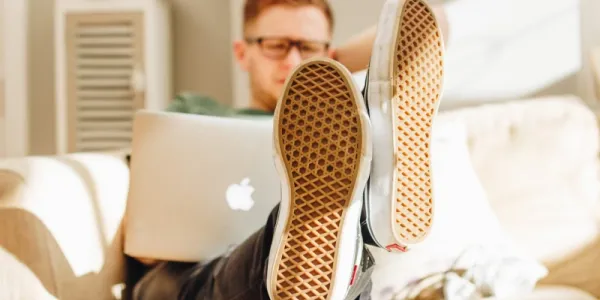 Gen Z ในอังกฤษ ชอบทำงานออฟฟิศเต็มเวลา เพียง 1 ใน 10 เท่านั้น