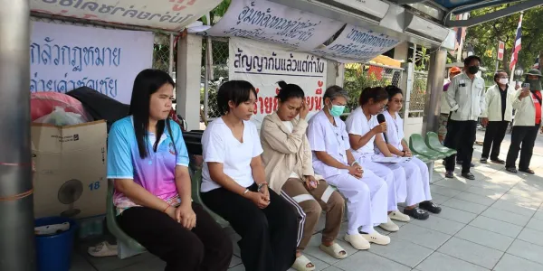 ตัวแทนคนงานยานภัณฑ์ที่อดอาหารประท้วงมาแล้วเกือบเดือน ได้แถลงยุติการอดอาหารแล้ว พอใจ 8 หน่วยงานรัฐแทงเรื่องกลับมาที่ สลค. แต่ยืนยันปักหลักชุมนุมตรงข้ามทำเนียบฯ ต่อ จนกว่าจะมีการบรรจุวาระเบิกงบกลางสำรองจ่ายแรงงานถูกลอยแพ 4 บริษัทเข้าที่ประชุม ครม. หากภายใน 22 เม.ย.นี้ยังไม่มีความคืบหน้า จะกลับมายกระดับการชุมนุมอีกครั้ง