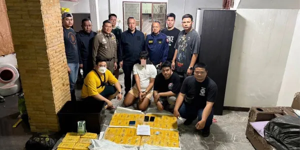 ผู้สมัคร สท.สมุทรปราการ พรรค ปชน. ถูกจับกุมขณะขนยาบ้า ยาไอซ์-คีตามีน เมื่อ 6 พ.ค. 68 โดยมีของกลางเป็น ยาบ้า 4.8 แสนเม็ด ยาไอซ์-คีตามีน รวม 2 กก. โดนตั้งข้อหาครอบครองและร่วมกันจำหน่ายยาเสพติด ประเภทที่ 1-2 ปชน. สมุทรปราการ แถลงขอโทษ เรียกร้องให้ยุติลงสมัคร สท.