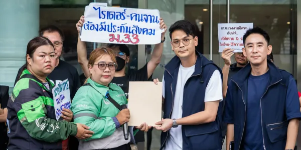 กลุ่มไรเดอร์ได้เดินทางไปยื่นหนังสือ ‘อนุทิน’ ยุติผลักดัน พ.ร.บ.แรงงานอิสระ มองไม่คุ้มครองแรงงานแพลตฟอร์มแม้แต่น้อย เสนอแก้ พ.ร.บ.คุ้มครองแรงงาน ให้ครอบคลุม ด้านภูมิใจไทย ขอหารือในพรรคก่อน ยังไม่รับปากยุติดันร่างฯ หรือไม่