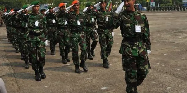 กระแสต้านกฎหมายใหม่อินโดนีเซีย ให้ทหารนั่งเก้าอี้พลเรือน