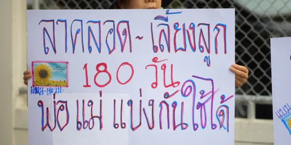 'เซีย' สส.ปีกแรงงาน พรรคประชาชน เผย กมธ.วิสามัญ แก้กฎหมายคุ้มครองแรงงาน มีมติเสียงข้างมากเพิ่มวันลาคลอดเป็น 120 วันโดยยังได้รับค่าจ้าง จากเดิม 90 วันเท่านั้น พร้อมขยายครอบคลุม จนท.รัฐ และแบ่งให้คู่สมรสลาได้ 15 วัน เจ้าตัวรับเสียดายไม่สามารถเพิ่มวันลาได้เป็น 180 วันตามที่เคยหาเสียง