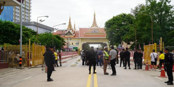ทัพภาค 1-2 สั่ง ปิดด่านชายแดนไทย-กัมพูชา  ยกเว้นรับ-ส่งคนป่วย เรียนหนังสือ