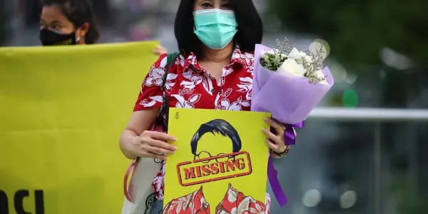 เปิดตัวหนังสือ 'ราคาของความจริง' ครอบรอบ 5 ปี 'วันเฉลิม' ถูกบังคับสูญหาย