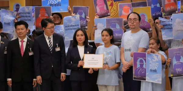 ภาคประชาชนยื่นหนังสือวิปรัฐบาล เร่งดัน พ.ร.บ.นิรโทษกรรม ให้ผ่านวาระ 1 ต้องรับร่างของภาคประชาชน รวมมาตรา 112 และครอบคลุมทุกฝ่าย ไม่ทิ้งใครไว้ด้านหลัง ด้านรองประธานวิปฯ รับไปเสนอที่ประชุมวิปฯ ยืนยันให้ความสำคัญ และใน 4 ร่างมีของภาคประชาชนเข้าที่ประชุมฯ ด้วย 