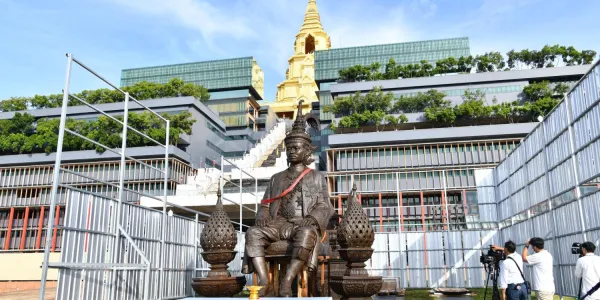 'วันนอร์' เป็นประธานในพิธีอัญเชิญพระบรมราชานุสาวรีย์พระบาทสมเด็จพระปกเกล้าเจ้าอยู่หัว รัชกาลที่ 7 (องค์ใหม่) มาประดิษฐานด้านหน้าอาคารรัฐสภา เมื่อ 23 ส.ค. 68 