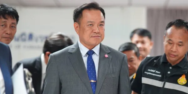 ‘อนุทิน’ พร้อมเป็นนายกฯ ตั้งแต่ 62 รับเงื่อนไข ปชน.ยุบสภาใน 4 เดือน ‘ศักดา เพื่อไทย’ มาร่วม 10 กว่าคน