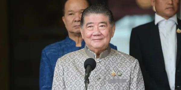 หลังทูลเกล้าฯ ยุบสภา ‘ภูมิธรรม’ โดนแจ้งม.157-ม.112 ‘ช่อ-พริษฐ์’ ไม่เห็นด้วย