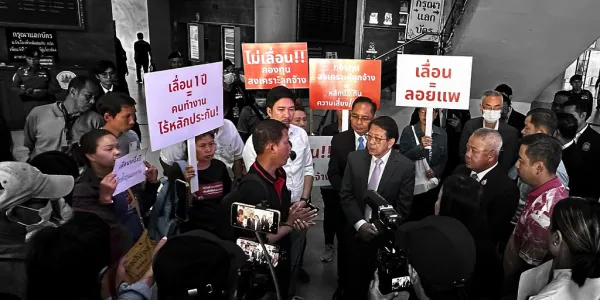 ประชาไทช่วยอธิบาย กองทุนสงเคราะห์ลูกจ้างใหม่ คืออะไร และมีความสำคัญอย่างไร แตกต่างจากกองทุนสงเคราะห์ลูกจ้างที่ใช้ช่วยลูกจ้างที่ถูกลอยแพหรือไม่ และทำไมเครือข่ายแรงงานต้องออกมาคัดค้านไม่ให้เลื่อนการจัดเก็บเงินในกองทุนฯ ออกไป