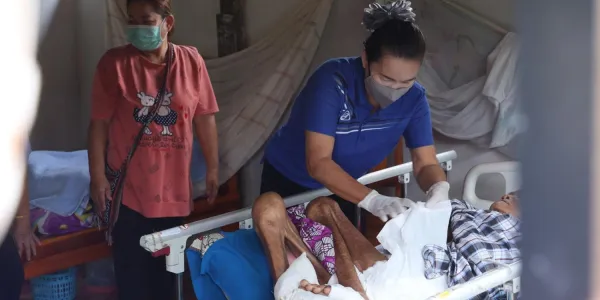 'อาสาบริบาลท้องถิ่น' หนุนจ้างผู้ช่วยดูแลผู้มีภาวะพึ่งพิง เพิ่มคุณภาพชีวิตผู้ป่วยติดบ้านติดเตียง