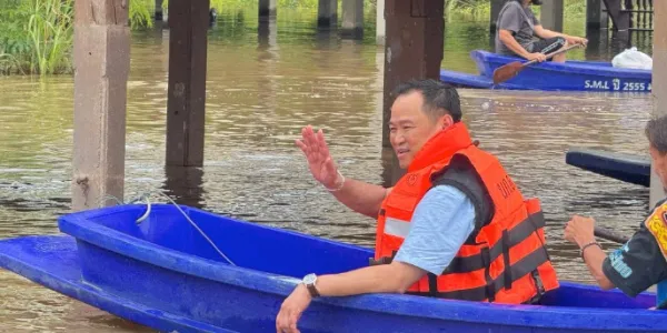'อนุทิน' ลงพื้นที่อยุธยา กำชับทุกหน่วยงานเร่งช่วยเหลือประชาชนประสบอุทกภัย