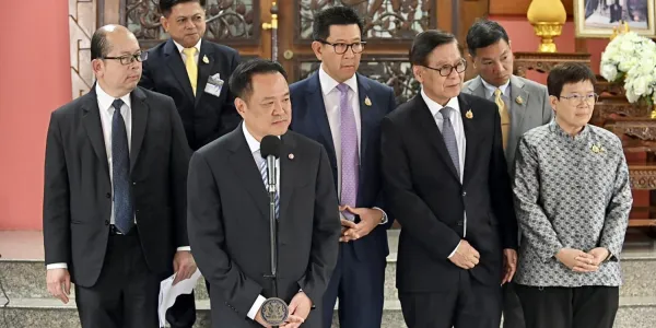 ที่ประชุม สมช.มีมติอนุมัติกรอบสร้างรั้วชายแดนไทย-กัมพูชา ให้กองบัญชาการกองทัพไทยกำหนดพิกัดดำเนินการ สร้างตอนไหน อย่างไร หน่วยงานที่เกี่ยวข้องเตรียมหารือเรื่องผลักดันชาวบ้านหนองจาน และหนองหญ้าแก้ว ยืนยันไม่ใช้กำลัง ยึดหลักมนุษยธรรม