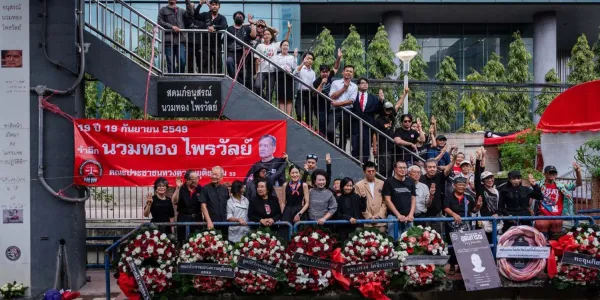 ภาพบรรยากาศงานรำลึก 19 ปี "นวมทอง ไพรวัลย์" พลีชีพต้านรัฐประหาร 2549 ‘ชาติหน้าเกิดมาคงไม่พบการปฏิวัติอีก‘
