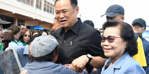 นายกฯ ลงพื้นที่น้ำท่วม ด้าน ‘อนุชา นาคาศัย’ โผล่ต้อนรับคณะที่ชัยนาท