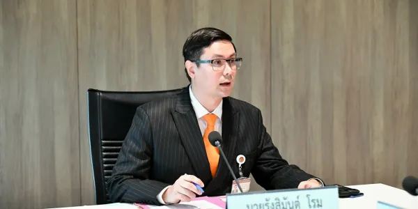 ผลประชุม กมธ.ความมั่นคง แนะนำ ก.ล.ต. คุยกับสิงคโปร์ ลุยปราบสแกมเมอร์และธนาคารเอี่ยวฟอกเงิน กังวลประชาชนถูกเกณฑ์สแกนม่านตาแลกเงิน เอาข้อมูลชีวมิติไปขาย อาจถูกเอาไปใช้สร้างตัวตนออนไลน์ เปิดบัญชีม้า โยงแก๊งสแกมเมอร์