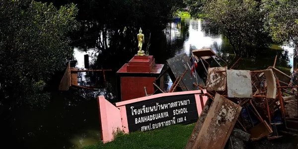 ท้องถิ่นสร้าง