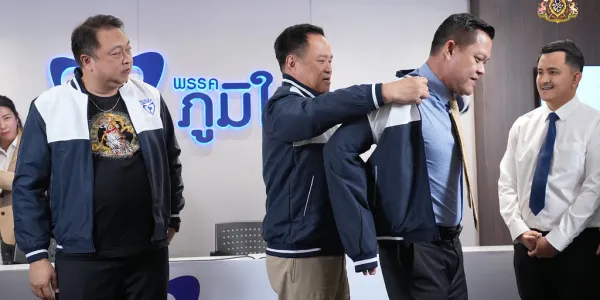 'อนุทิน' ต้อนรับน้องรัก 'สุชาติ-ธนกร' เข้าสมัครเป็นสมาชิกพรรคภูมิใจไทยแล้ว เจ้าตัวเผยเตรียม สส.อีก 16 คนร่วมก๊วนในอนาคต พร้อมเปิดตัวผู้สนใจลงสมัครรับเลือกตั้ง สส. ลำปาง และลำพูน ในการเลือกตั้งครั้งหน้า นำโดย 'พินิจ จันทรสุรินทร์' 