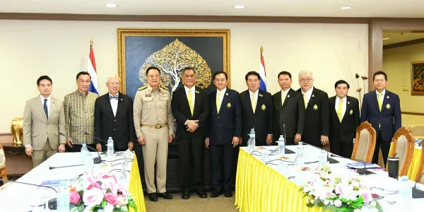 รัฐบาลอนุทิน เข้าหารือกับ กกต. ถึงแนวทางโดยคร่าว เรื่องการจัดเลือกตั้ง พร้อมทำประชามติร่าง รธน.ฉบับใหม่ และยกเลิก MOU 43-44 เบื้องต้นมีการพูดถึงจำนวนบัตรเลือกตั้งกรณีทำประชามติ จะมีด้วยกัน 4 ใบ อาจใช้งบฯ อยู่ที่ 9 พันล้าน ส่วนเรื่องทำประชามติยกเลิก MOU43-44 รัฐบาลจะตั้งคณะทำงานเพื่อหารือกับ กกต.ต่อไป แต่ยันยังเดินหน้าเพราะแถลงต่อรัฐสภาไว้แล้ว