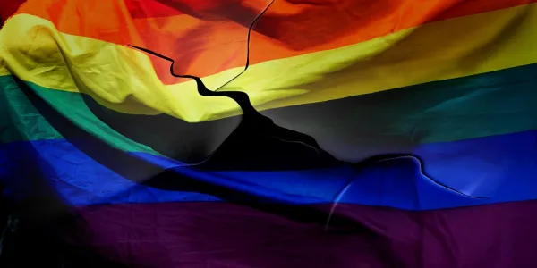 ตำรวจอินโดนีเซียทลายปาร์ตี้เกย์ แนวโน้มทางการใช้ กม. ลิดรอนพื้นที่ชุมชน LGBTQ+