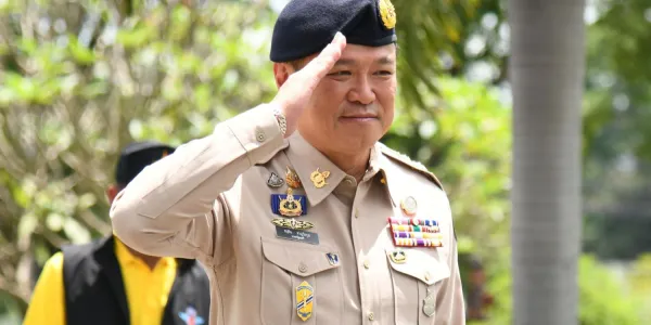 อนุทิน พร้อม 3 รัฐมนตรี ลงพื้นที่ชายแดนครั้งแรก จ.สุรินทร์ เยี่ยมกองกำลังสุรนารี-ฟังสรุปสถานการณ์