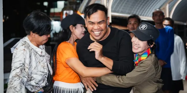 ปล่อยตัว ‘บอย ธัชพงศ์’  หลังศาลให้ประกันตัวคดี ม.112 คดีชุมนุมหน้าสถานทูตเยอรมัน