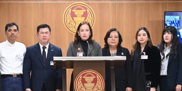 กมธ.วิสามัญฯ แถลงต่อสื่อมวลชน พิจารณาร่าง พ.ร.บ.คุ้มครองแรงงาน ฉบับเมนส์มาลาได้-สิทธิลาไปดูแลบุคคลในครอบครัวที่ป่วย เสร็จสิ้นแล้ว รอบรรจุเข้าสภาฯ พิจารณาวาระที่ 2 และ 3 ต่อไป