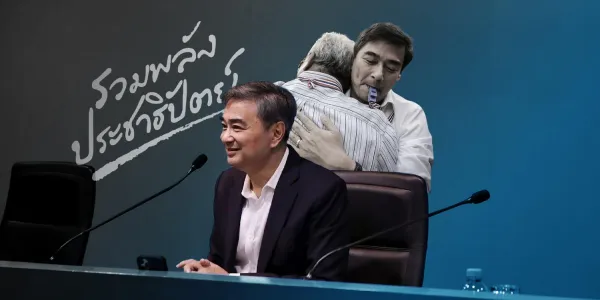 การกลับมาของ ‘อภิสิทธิ์ เวชชาชีวะ’   