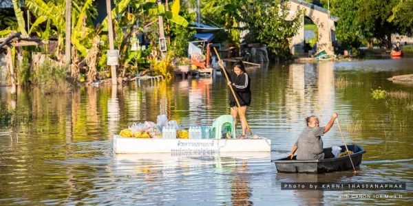น้ำท่วมอยุธยายืดเยื้อ 4 เดือน เพจ ‘ระดมใจ’ เปิดรับสิ่งของช่วยผู้ประสบภัย