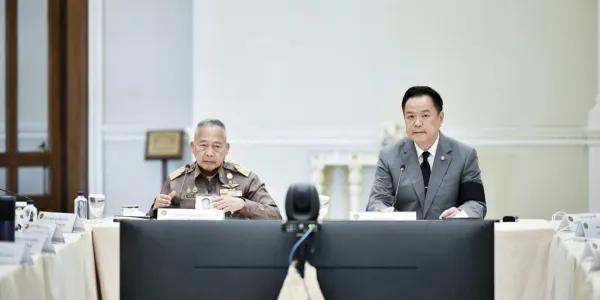 'สถิตย์พงษ์' ราชเลขาฯ เชิญพระราชกระแส ร.10 ห่วยใยสถานการณ์น้ำท่วมภาคใต้ และให้รัฐบาลระดมสรรพกำลังช่วยเหลือประชาชน ด้าน ‘อนุทิน’ เร่งนำความช่วยเหลือ อาหาร และทรัพยากรลงพื้นที่ เตรียมตั้งศูนย์บริหารสถานการณ์รับมืออย่างทันท่วงที