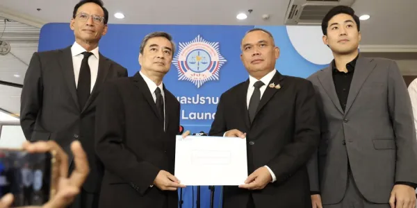 'ประชาธิปัตย์' ยื่นเอกสารเส้นทางการเงินเชื่อมโยงอาชญากรรมข้ามชาติให้ ปปง. ตรวจสอบ